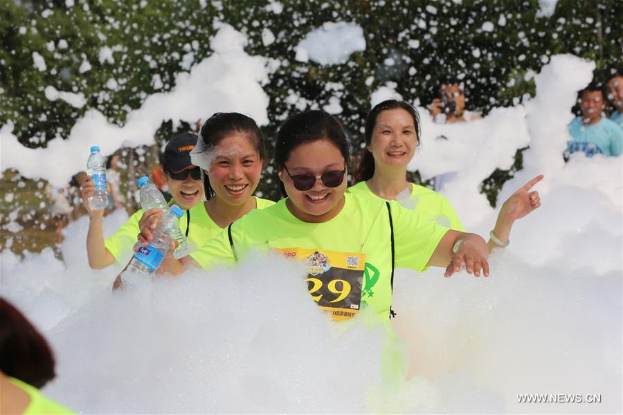 #CHINA-HUBEI-BUBBLE RUNNING (CN)