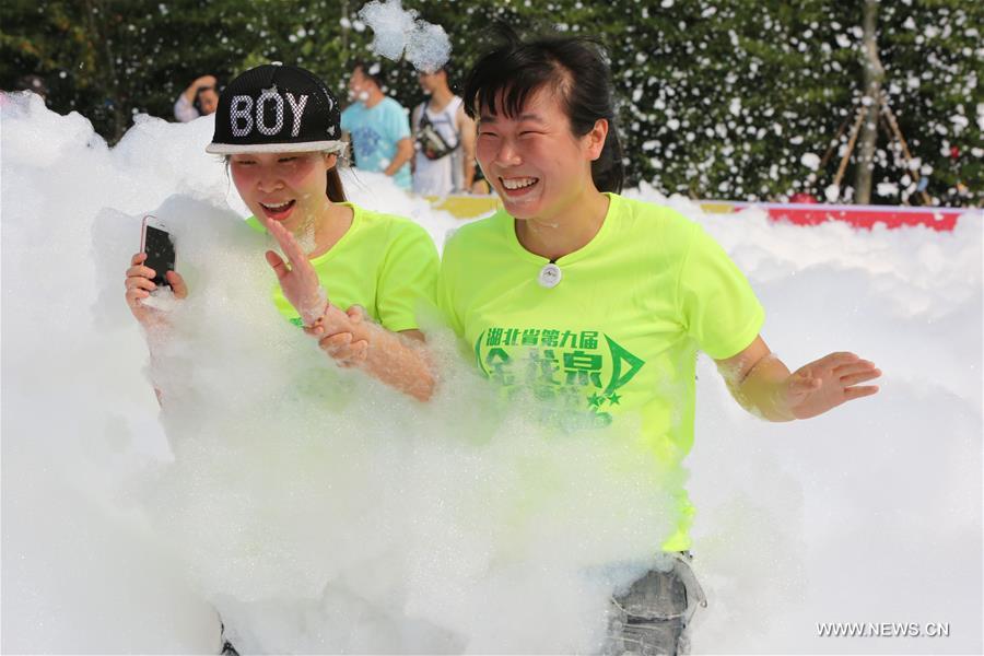 #CHINA-HUBEI-BUBBLE RUNNING (CN)