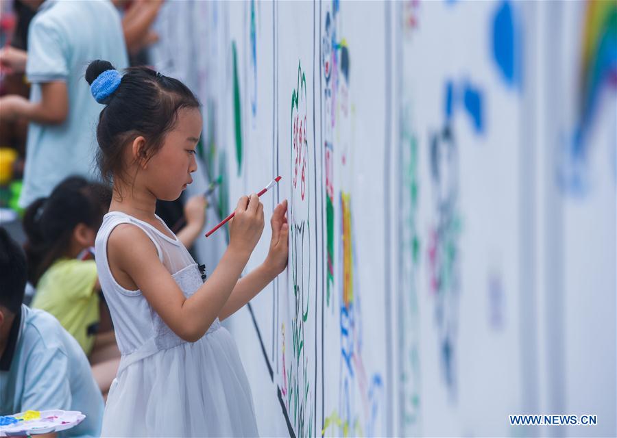 CHINA-ZHEJIANG-HUZHOU-STREET-DECORATION (CN)