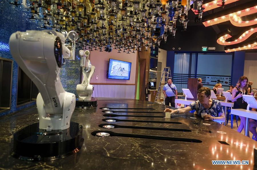 U.S.-LAS VEGAS-ROBOTIC BARTENDERS
