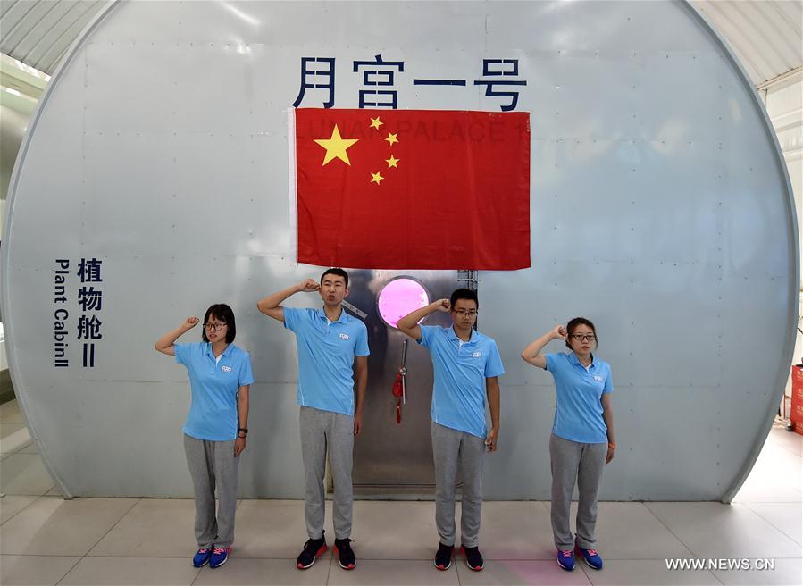 CHINA-BEIJING-YUEGONG-1-CABIN-VOLUNTEER (CN)