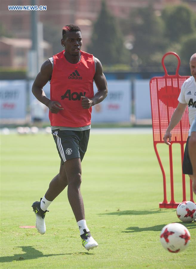(SP)U.S.-LOS ANGELES-SOCCER-MAN UTD-TRAINING