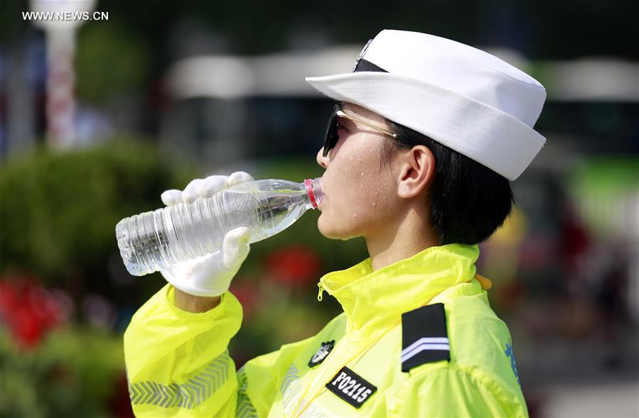 CHINA-HOT SUMMER-WORKERS (CN)