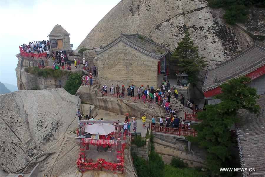 CHINA-SHAANXI-HUASHAN MOUNTAIN-TOURISM (CN)