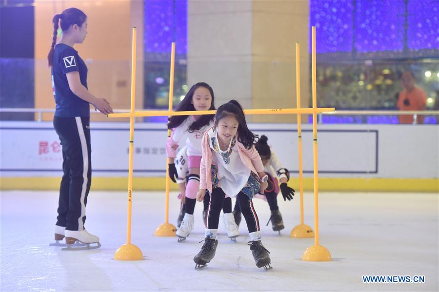 CHINA-FUZHOU-SWELTERING HEAT-SKATING (CN)