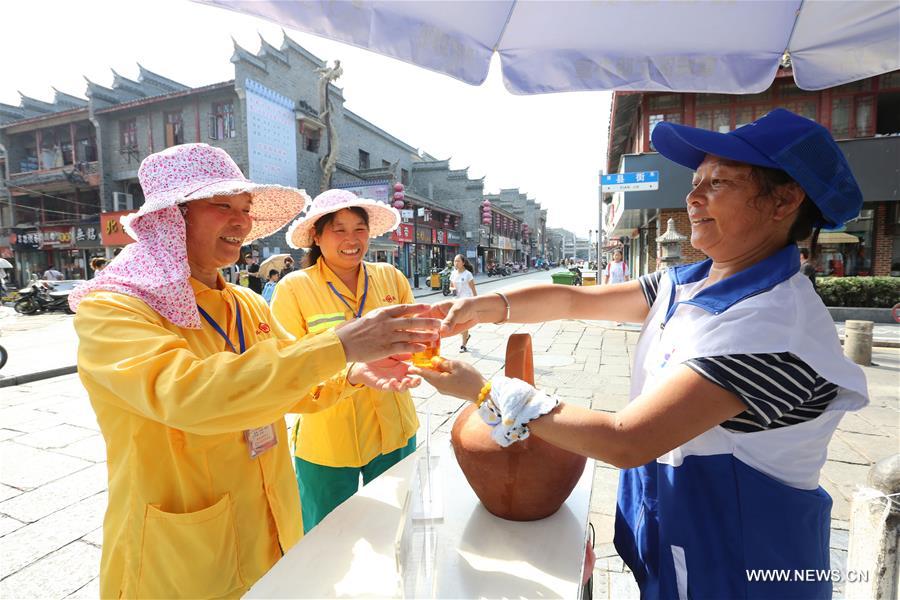 #CHINA-SUMMER HEAT-WORKERS (CN)