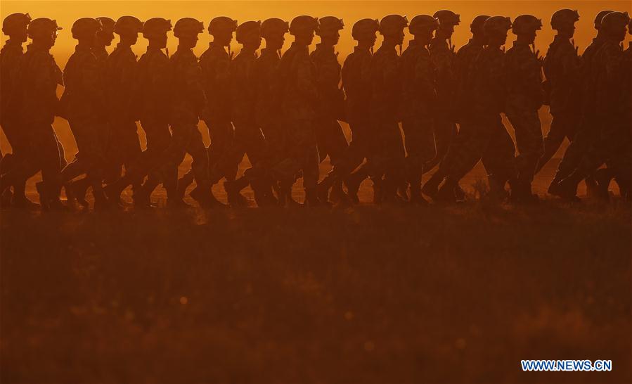 (PLA 90)CHINA-INNER MONGOLIA-MILITARY PARADE (CN)