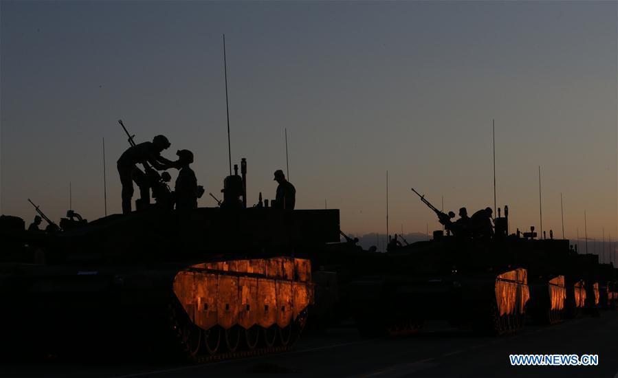 (PLA 90)CHINA-INNER MONGOLIA-MILITARY PARADE (CN)