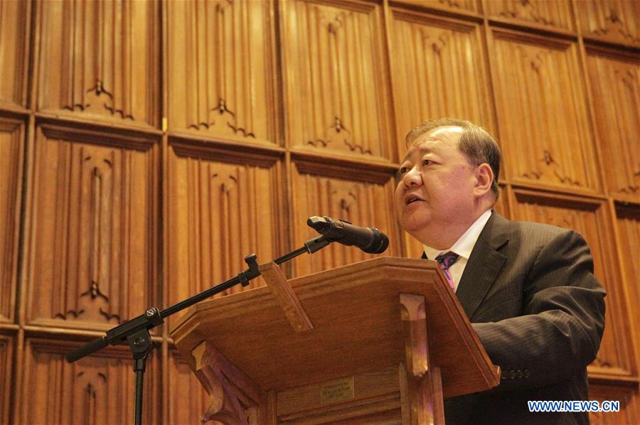 BRITAIN-CAMBRIDGE-CHINESE POET-AWARDING