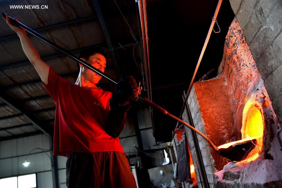 [XINHUA INSIGHT]CHINA-SHANDONG-JINAN-COLORED GLAZE-TRADITION(CN)