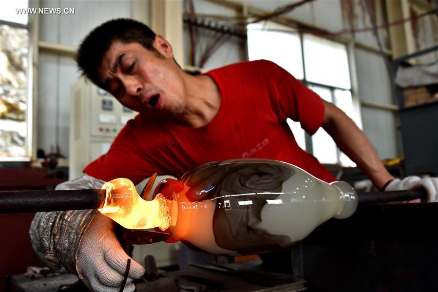 [XINHUA INSIGHT]CHINA-SHANDONG-JINAN-COLORED GLAZE-TRADITION(CN)