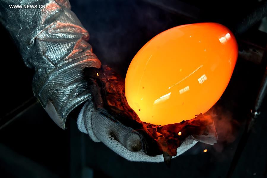 [XINHUA INSIGHT]CHINA-SHANDONG-JINAN-COLORED GLAZE-TRADITION(CN)