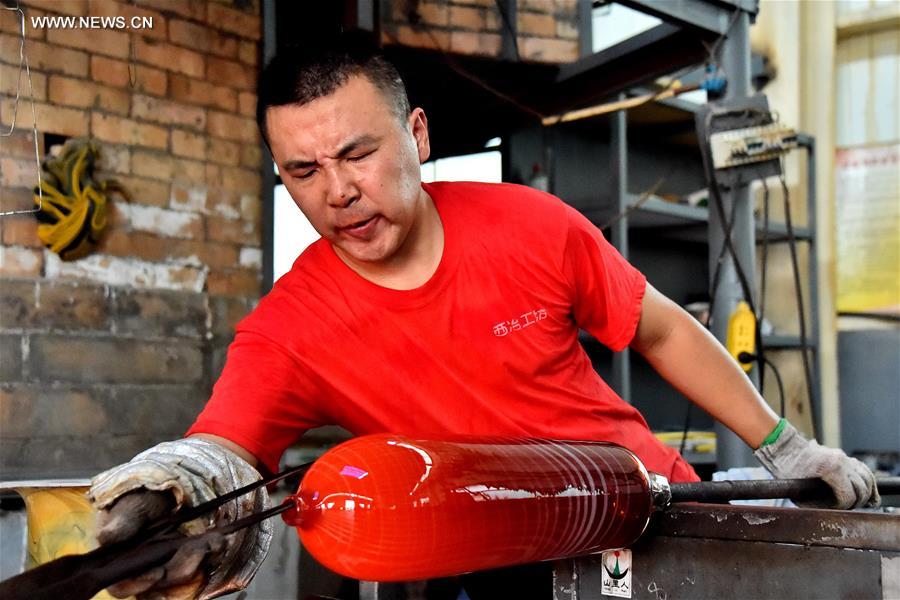 [XINHUA INSIGHT]CHINA-SHANDONG-JINAN-COLORED GLAZE-TRADITION(CN)