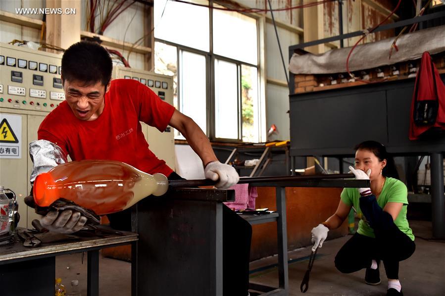 [XINHUA INSIGHT]CHINA-SHANDONG-JINAN-COLORED GLAZE-TRADITION(CN)