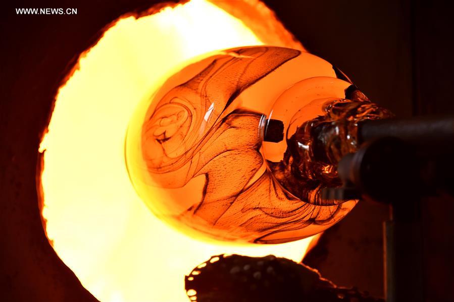 [XINHUA INSIGHT]CHINA-SHANDONG-JINAN-COLORED GLAZE-TRADITION(CN)