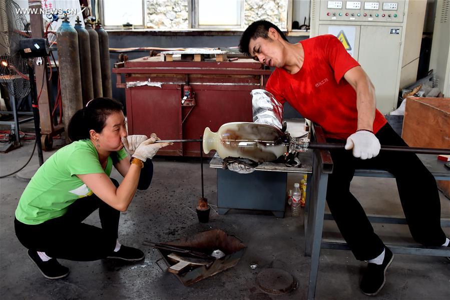 [XINHUA INSIGHT]CHINA-SHANDONG-JINAN-COLORED GLAZE-TRADITION(CN)
