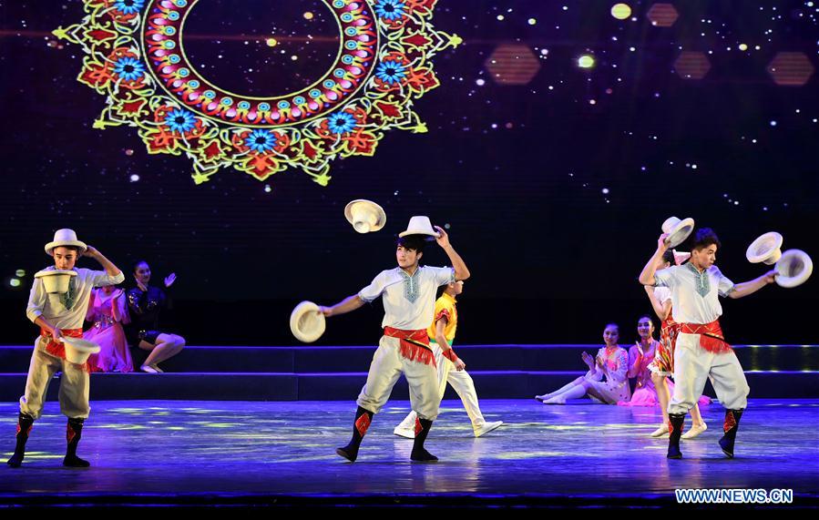 CHINA-XINJIANG-ACROBATIC SHOW(CN)
