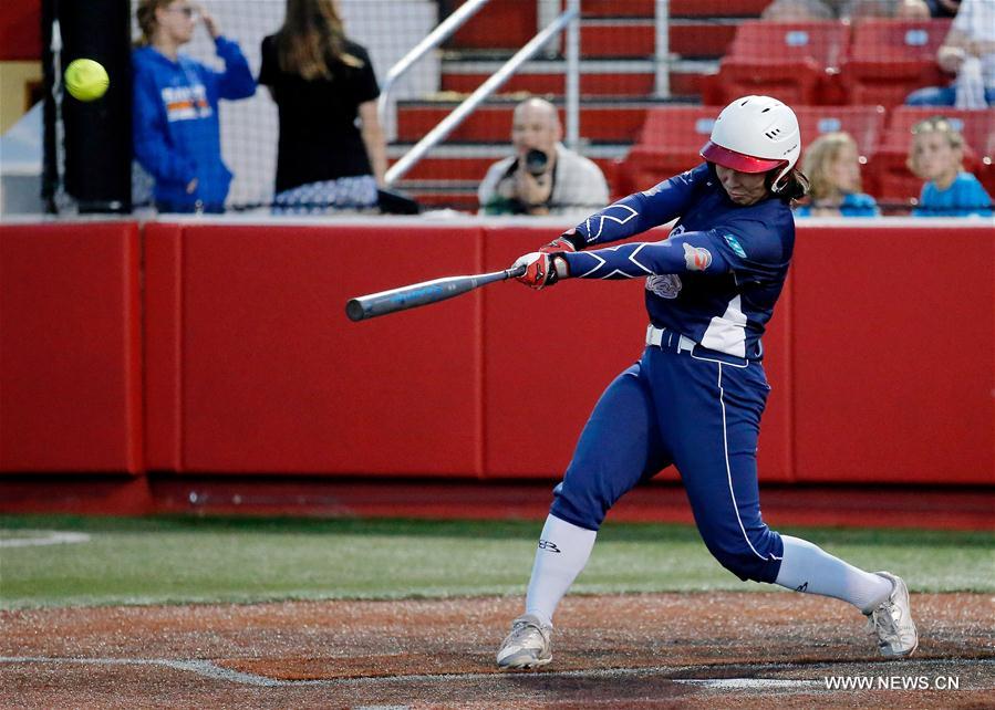 (SP)U.S.-CHICAGO-SOFTBALL-NATIONAL PRO FASTPITCH-BEIJING EAGLES VS CHICAGO BANDITS