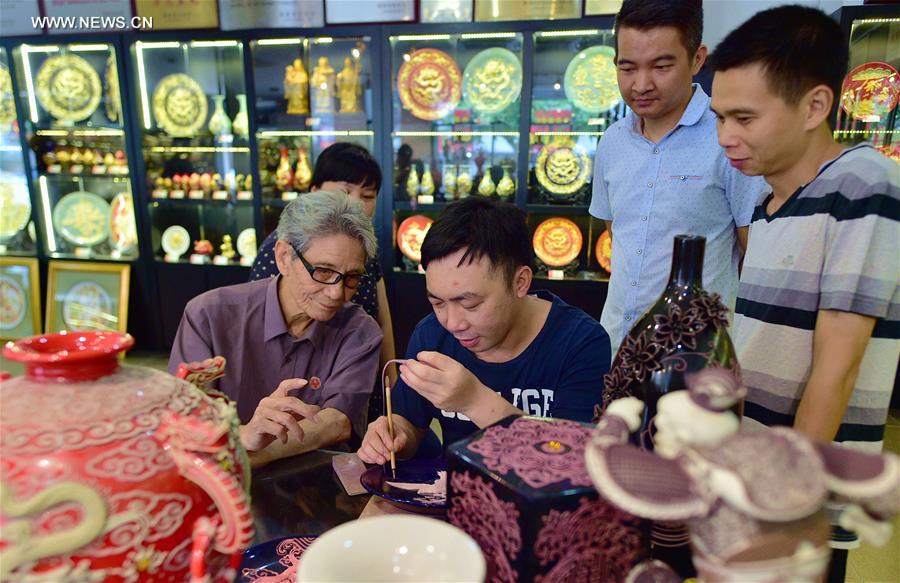 (XIAMEN SUMMIT) CHINA-FUJIAN-XIAMEN-ART-LACQUER THREAD SCULPTURE (CN)