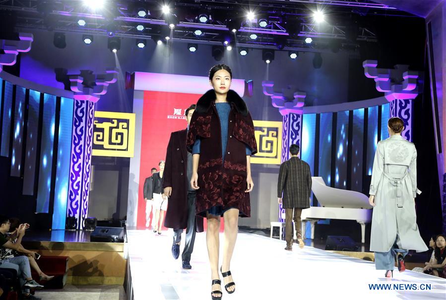 #CHINA-BEIJING-FASHION SHOW (CN)
