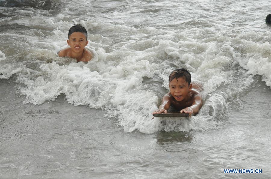 INDONESIA-SULAWESI-DAILY LIFE-SURFING