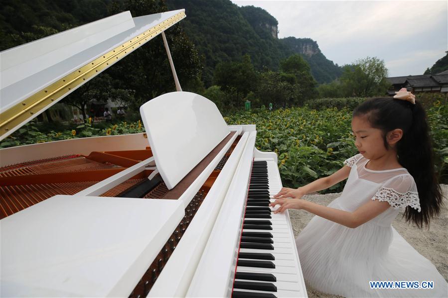 #CHINA-HUNAN-ZHANGJIAJIE-PIANO (CN)