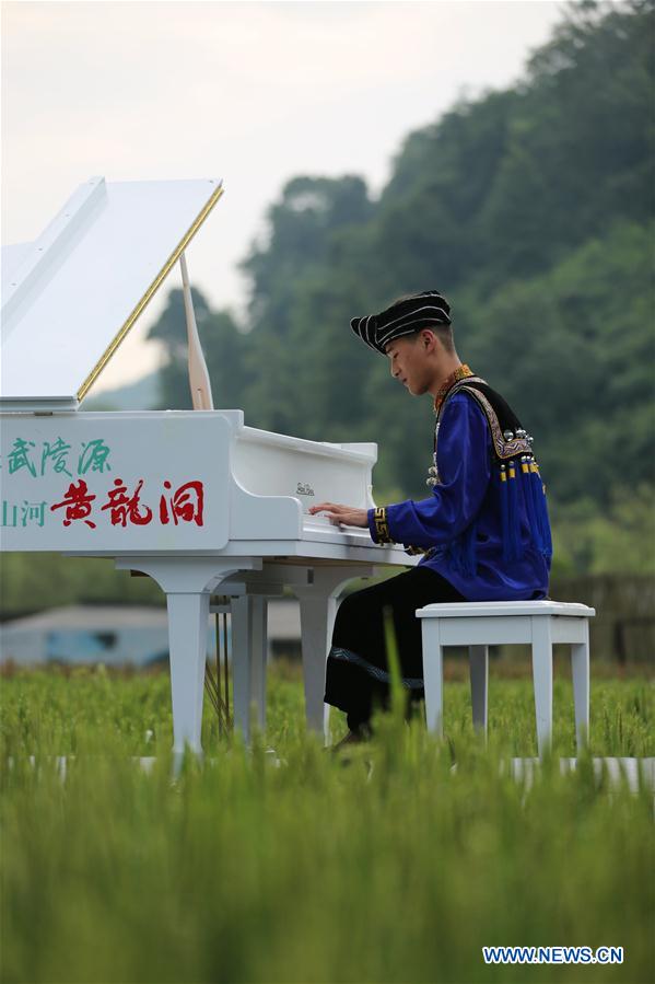 #CHINA-HUNAN-ZHANGJIAJIE-PIANO (CN)