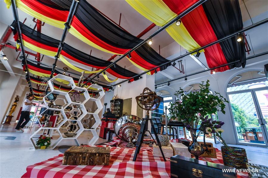 CHINA-ZHEJIANG-TOWN-SHOPPING (CN)