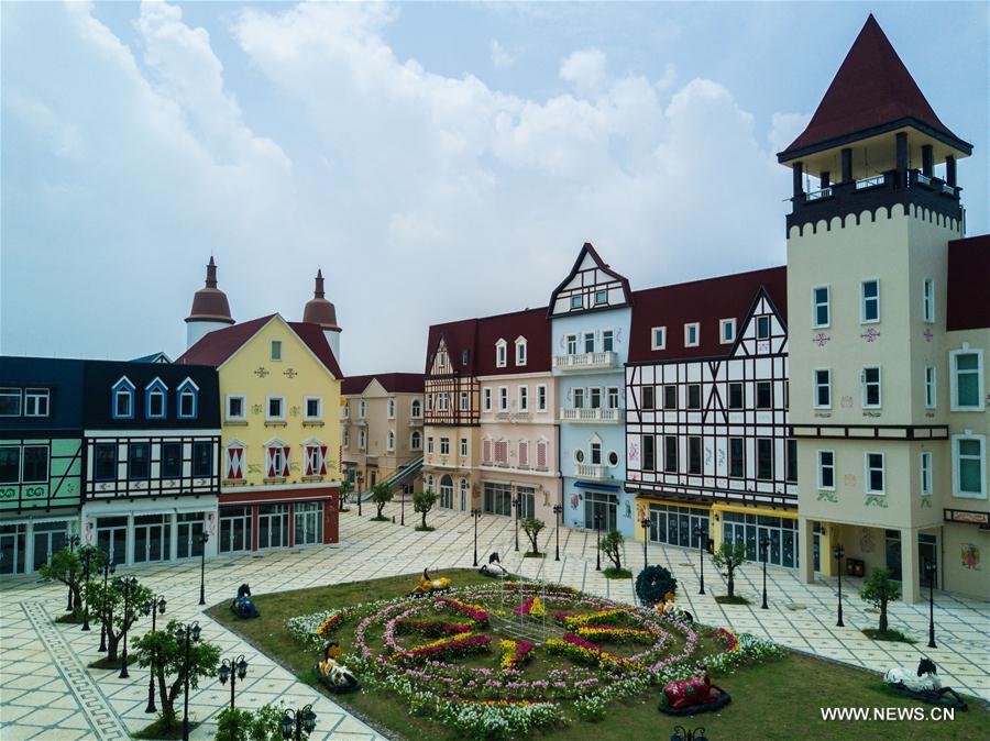 CHINA-ZHEJIANG-TOWN-SHOPPING (CN)