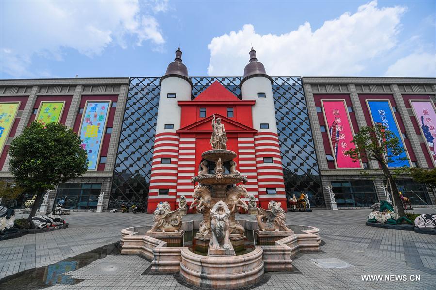 CHINA-ZHEJIANG-TOWN-SHOPPING (CN)