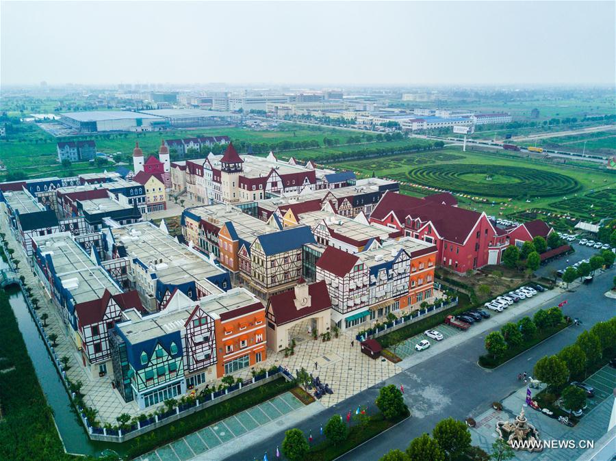 CHINA-ZHEJIANG-TOWN-SHOPPING (CN)