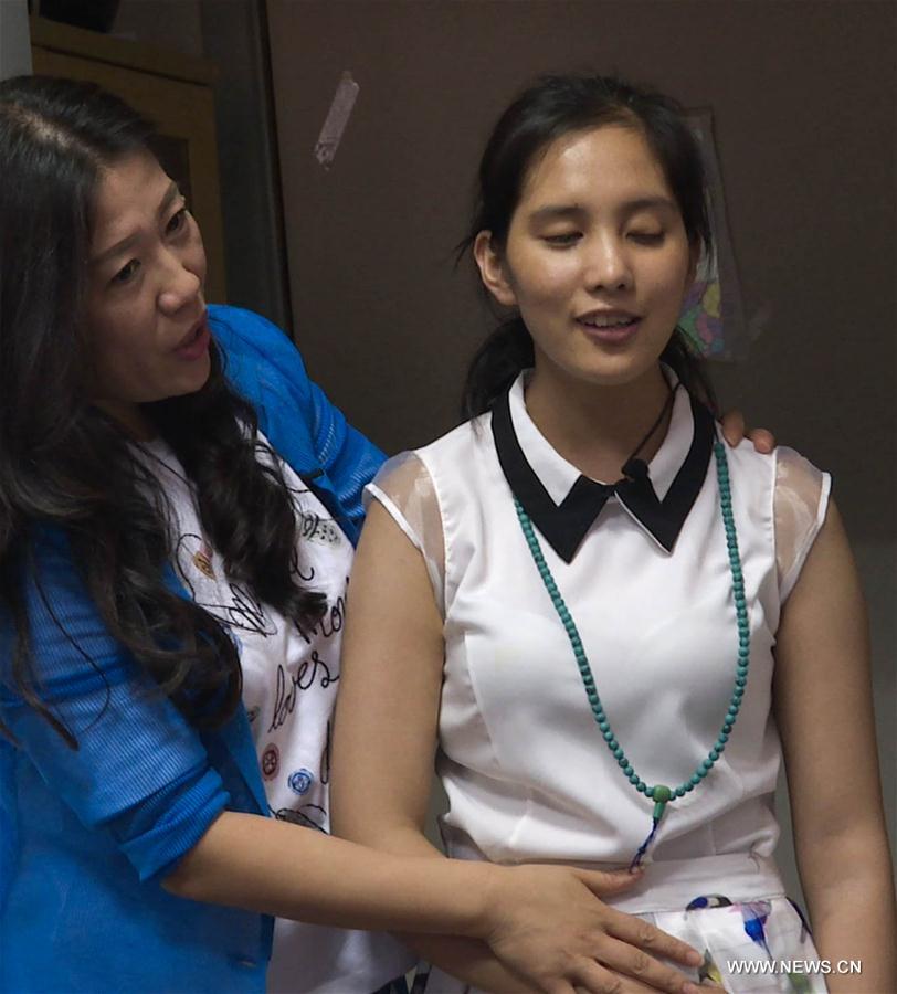 CHINA-GANSU-TIBETAN GIRL-SINGING (CN)