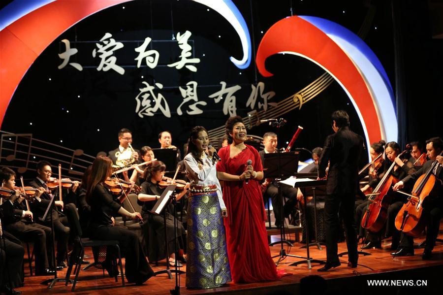 CHINA-GANSU-TIBETAN GIRL-SINGING (CN)