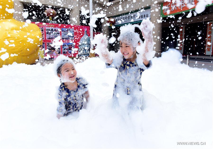 #CHINA-HEBEI-BUBBLE FAIR (CN)