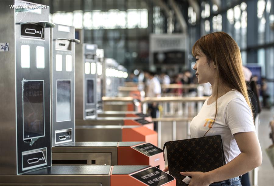 CHINA-WUHAN-RAILWAY STATION-FACIAL RECOGNITION DEVICE (CN)