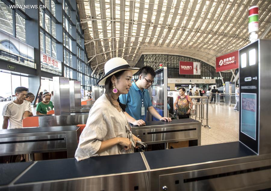 CHINA-WUHAN-RAILWAY STATION-FACIAL RECOGNITION DEVICE (CN)