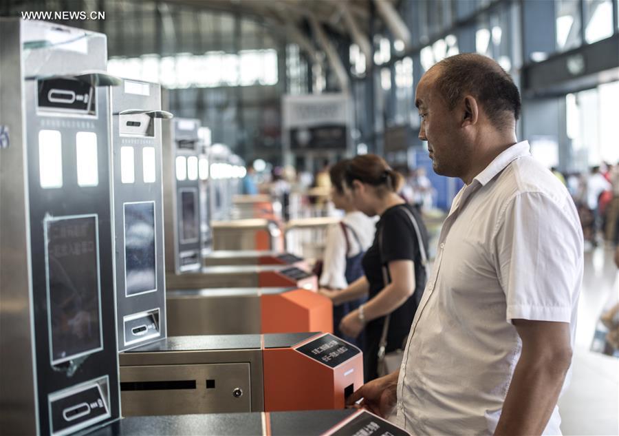 CHINA-WUHAN-RAILWAY STATION-FACIAL RECOGNITION DEVICE (CN)