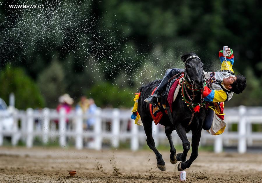 CHINA-TIBET-SHOTON FESTIVAL-HORSE RIDING (CN)