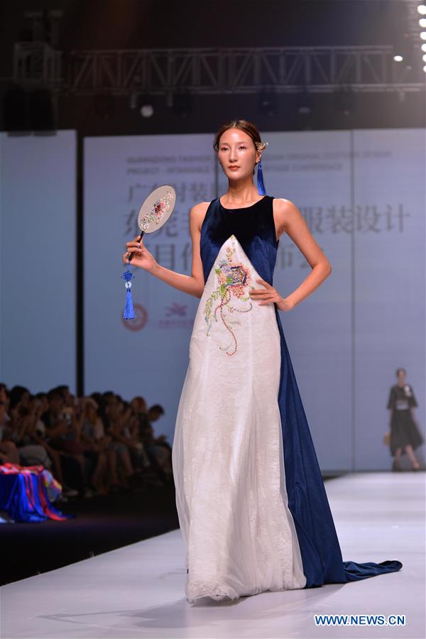 #CHINA-GUANGZHOU-FASHION SHOW (CN)