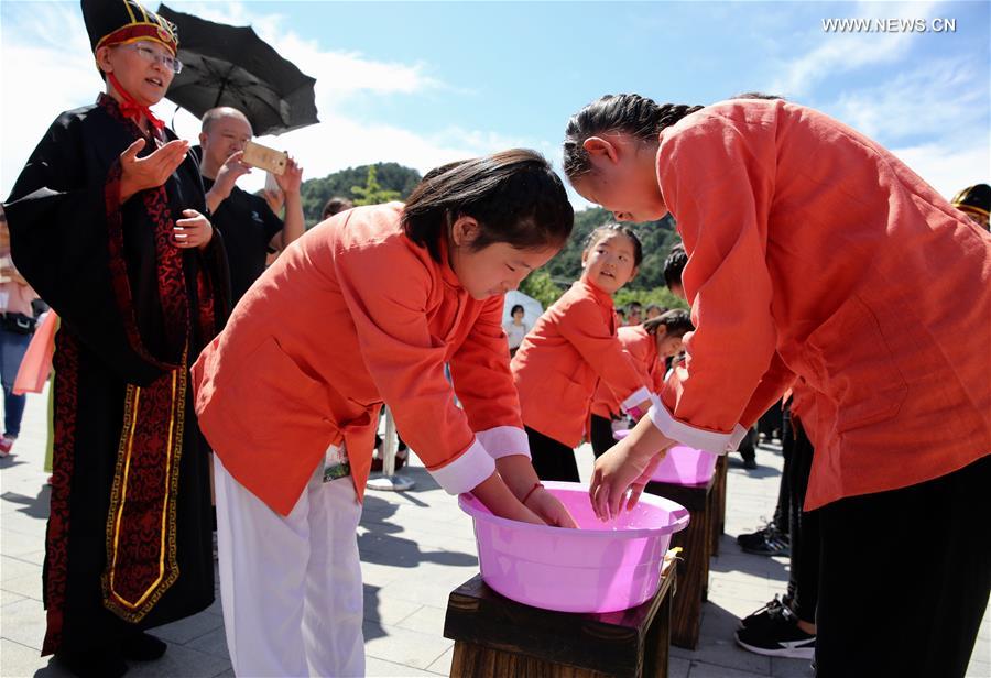 CHINA-BEIJING-GREATWALL-TRADITION-FESTIVAL (CN)
