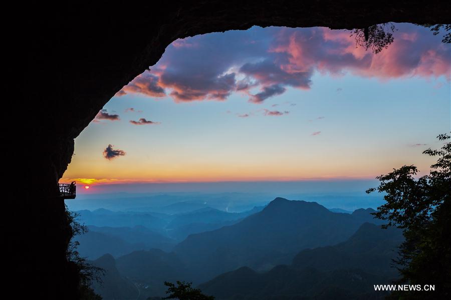 #CHINA-CHONGQING-CLIFF-SCENERY(CN) 