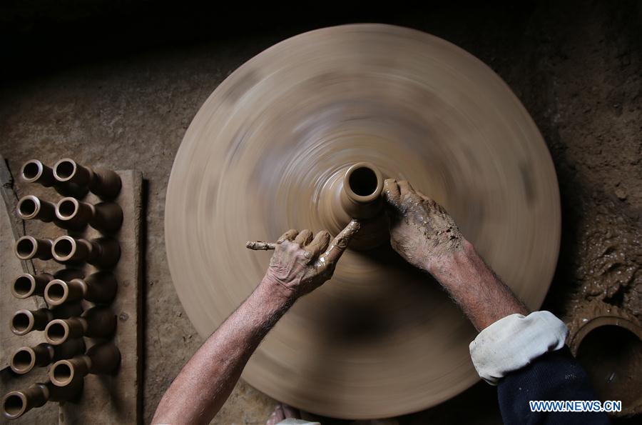 KASHMIR-SRINAGAR-POTTERY