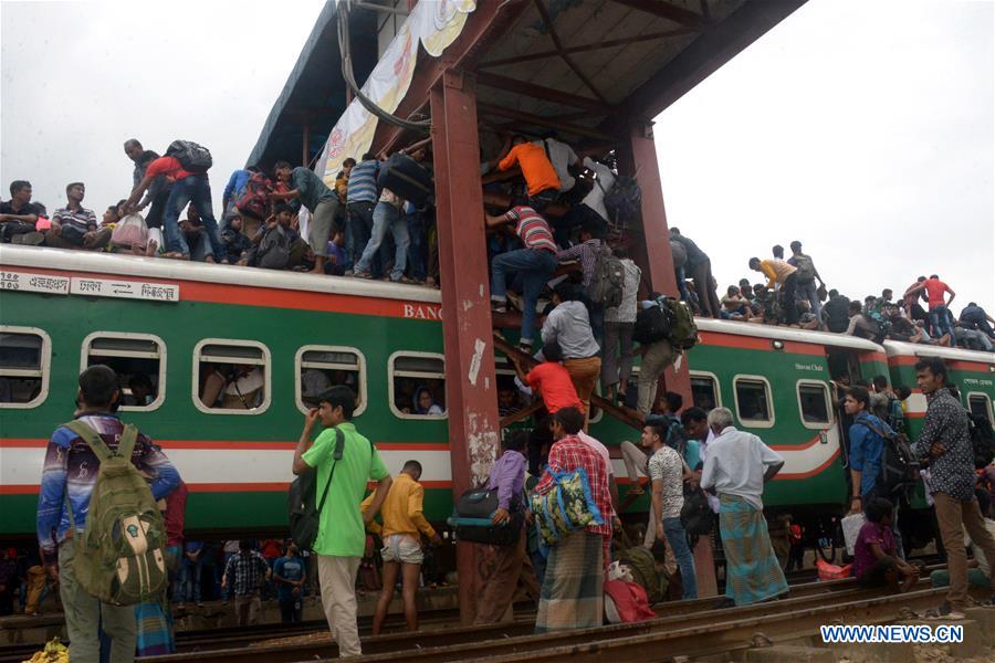 BANGLADESH-DHAKA-EID-UL-AZHA-HOME GOERS