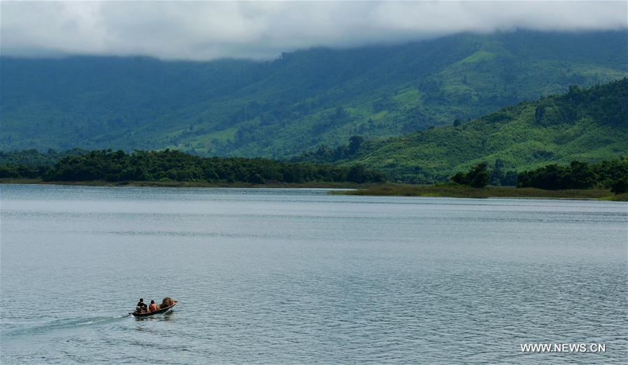 LAOS-NAM NGUM LAKE-SCENERY