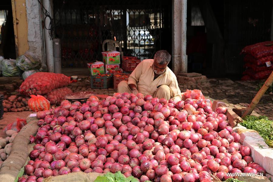 PAKISTAN-ISLAMABAD-FRUIT AND VEGETABLE-PRICE-HIKE