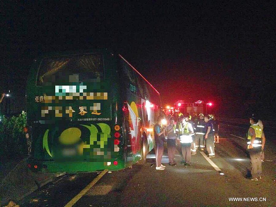 CHINA-KAOHSIUNG-TAIPEI-BUS CRASH (CN)
