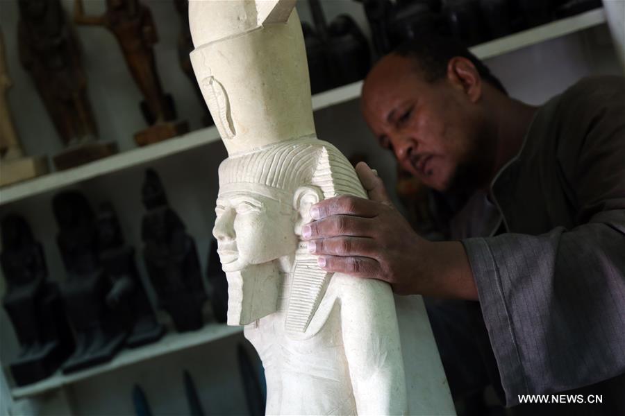 EGYPT-LUXOR-JURNA-SCULPTURE INDUSTRY