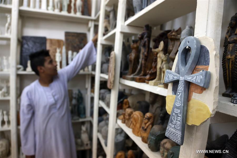 EGYPT-LUXOR-JURNA-SCULPTURE INDUSTRY