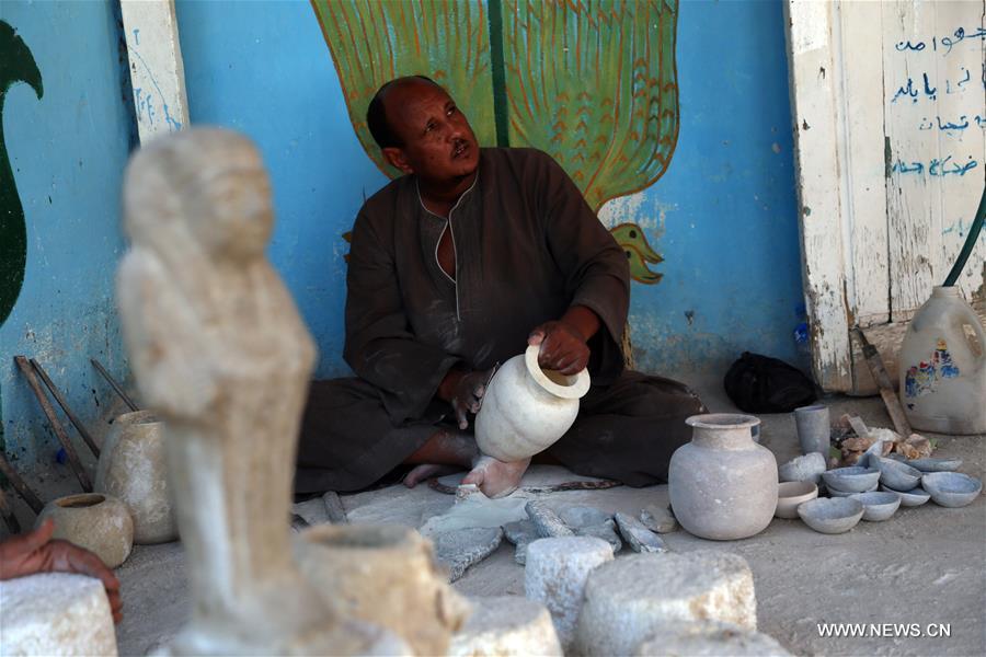 EGYPT-LUXOR-JURNA-SCULPTURE INDUSTRY