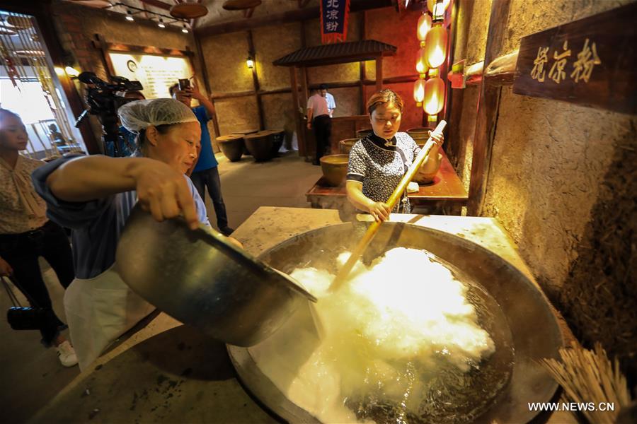 CHINA-SICHUAN-NANCHONG-SNACK (CN)